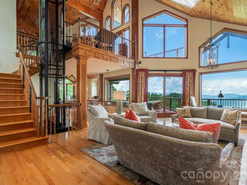 2280 Mountain Air Drive, Burnsville, NC 28714.  MLS# CAR4275710, YatesRealty ID 2301. 