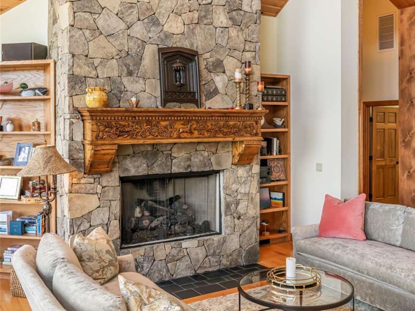2280 Mountain Air Drive, Burnsville, NC 28714.  MLS# CAR4275710, YatesRealty ID 2301. 