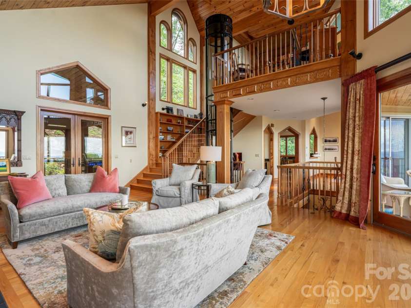 2280 Mountain Air Drive, Burnsville, NC 28714.  MLS# CAR4275710, YatesRealty ID 2301. 