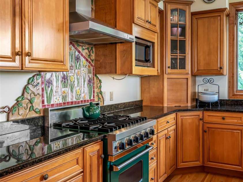 2280 Mountain Air Drive, Burnsville, NC 28714.  MLS# CAR4275710, YatesRealty ID 2301. 