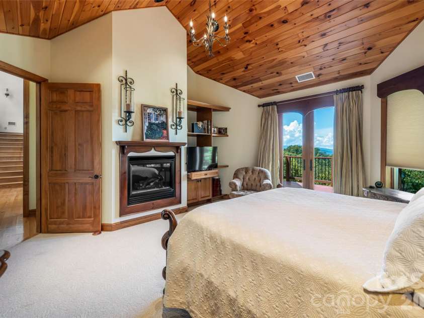 2280 Mountain Air Drive, Burnsville, NC 28714.  MLS# CAR4275710, YatesRealty ID 2301. 