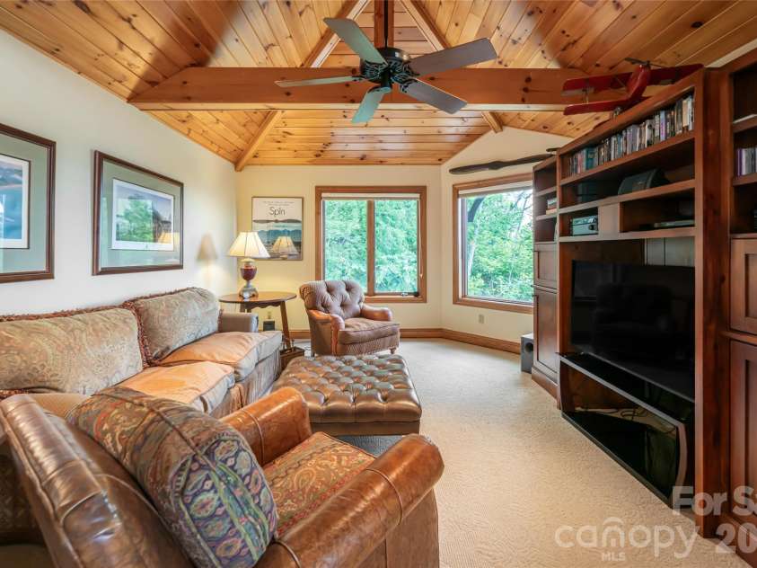 2280 Mountain Air Drive, Burnsville, NC 28714.  MLS# CAR4275710, YatesRealty ID 2301. 