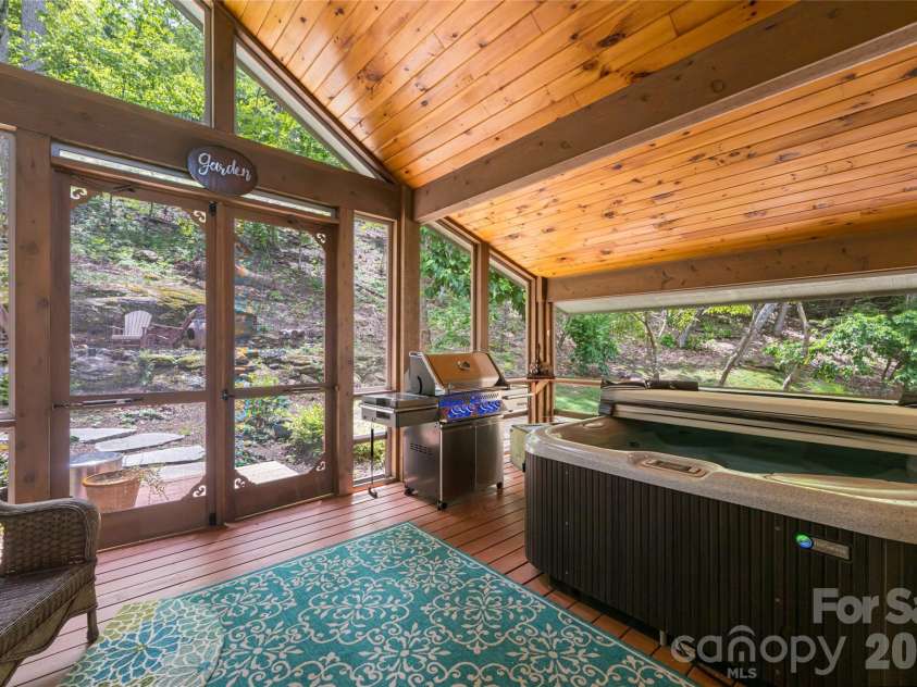 2280 Mountain Air Drive, Burnsville, NC 28714.  MLS# CAR4275710, YatesRealty ID 2301. 