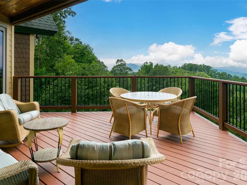 2280 Mountain Air Drive, Burnsville, NC 28714.  MLS# CAR4275710, YatesRealty ID 2301. 