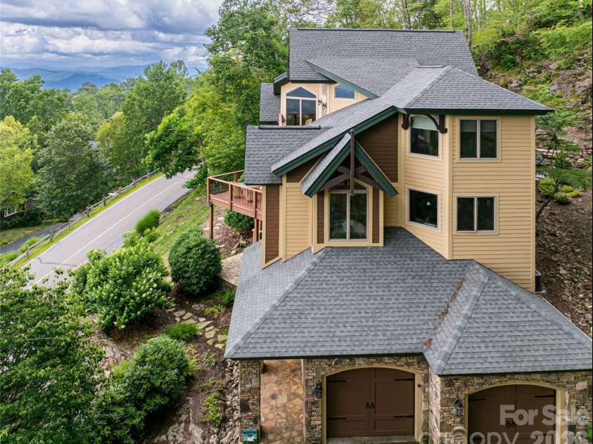 2280 Mountain Air Drive, Burnsville, NC 28714.  MLS# CAR4275710, YatesRealty ID 2301. 