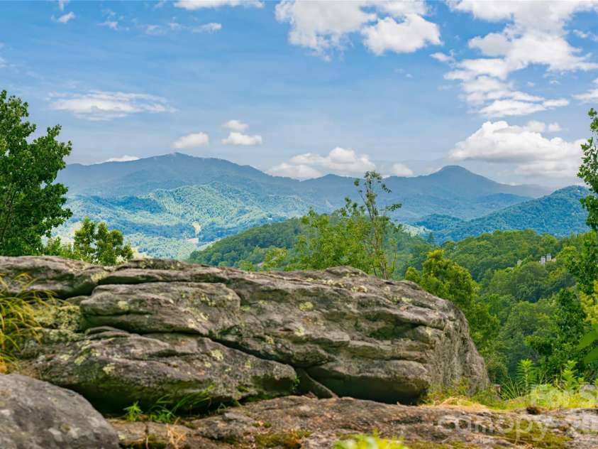 2280 Mountain Air Drive, Burnsville, NC 28714.  MLS# CAR4275710, YatesRealty ID 2301. 