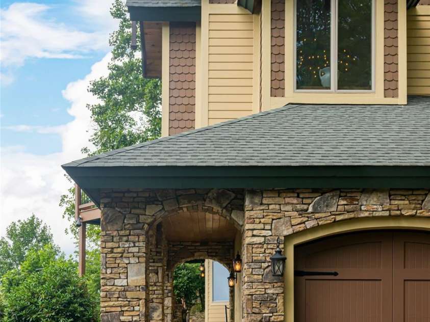 2280 Mountain Air Drive, Burnsville, NC 28714.  MLS# CAR4275710, YatesRealty ID 2301. 