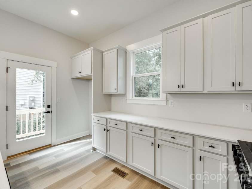 513 Sacco Street, Belmont, NC 28012.  MLS# CAR4271195, YatesRealty ID 23010. Kitchen