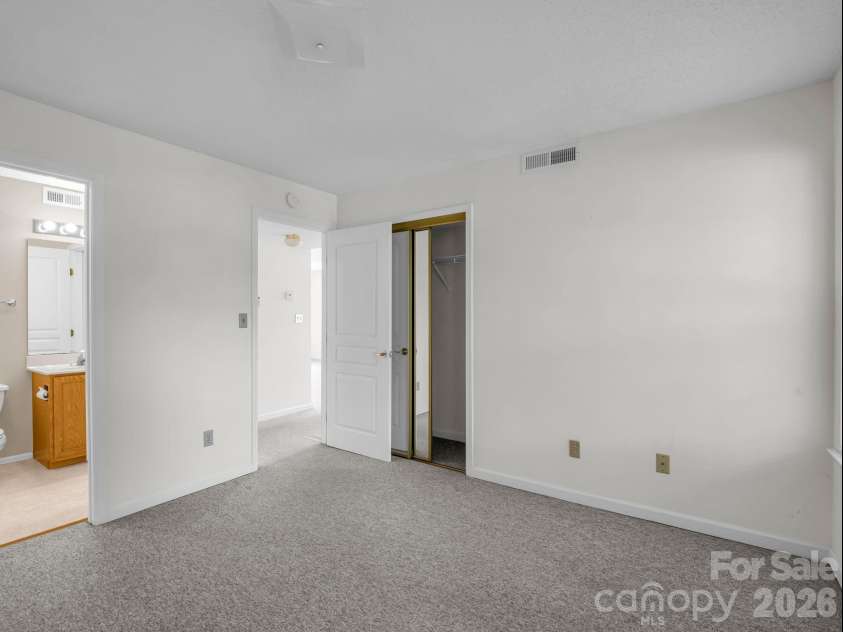 3005 Sagamore Lane, Asheville, NC 28806.  MLS# CAR4376702, YatesRealty ID 23011. 