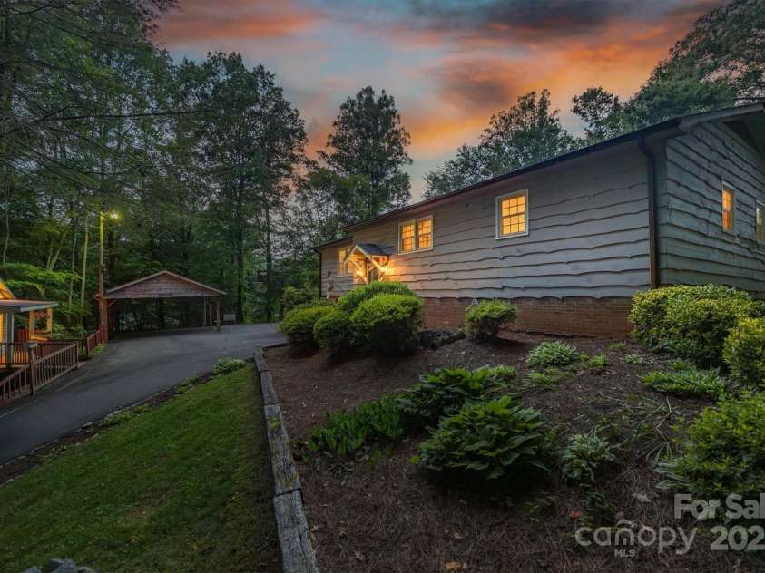 3452 Tranquil Hills Drive, Lenoir, NC 28645.  MLS# CAR4264787, YatesRealty ID 23011. Front right