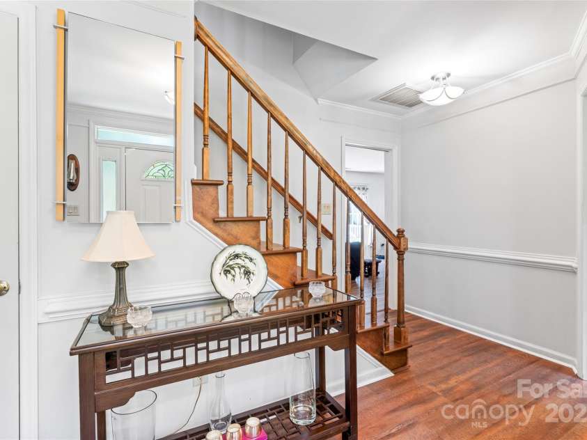 1109 Sunnyview Circle, Matthews, NC 28105.  MLS# CAR4274934, YatesRealty ID 23012. 