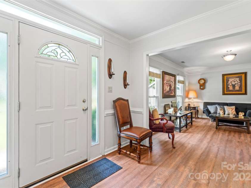 1109 Sunnyview Circle, Matthews, NC 28105.  MLS# CAR4274934, YatesRealty ID 23012. 