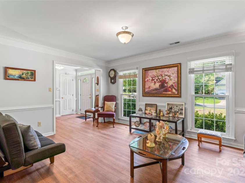 1109 Sunnyview Circle, Matthews, NC 28105.  MLS# CAR4274934, YatesRealty ID 23012. 