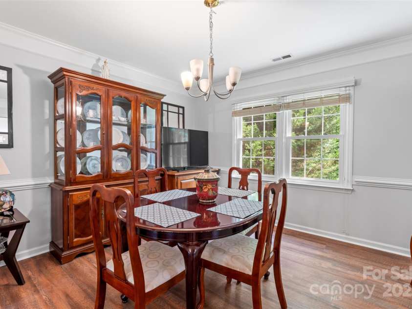 1109 Sunnyview Circle, Matthews, NC 28105.  MLS# CAR4274934, YatesRealty ID 23012. 