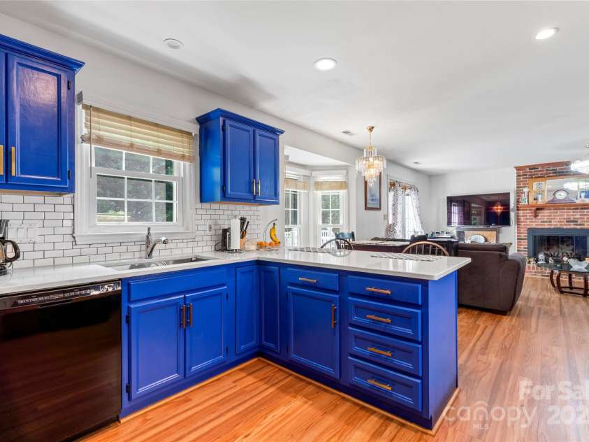 1109 Sunnyview Circle, Matthews, NC 28105.  MLS# CAR4274934, YatesRealty ID 23012. 