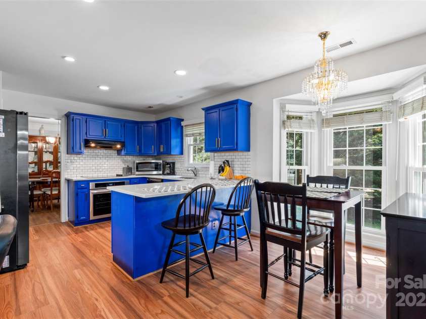 1109 Sunnyview Circle, Matthews, NC 28105.  MLS# CAR4274934, YatesRealty ID 23012. 