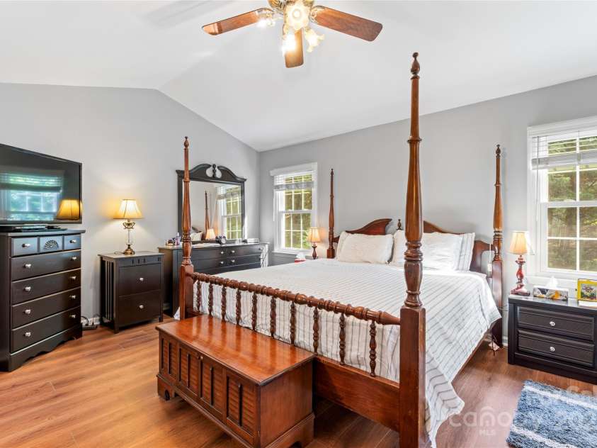 1109 Sunnyview Circle, Matthews, NC 28105.  MLS# CAR4274934, YatesRealty ID 23012. 