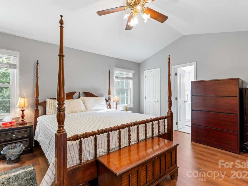 1109 Sunnyview Circle, Matthews, NC 28105.  MLS# CAR4274934, YatesRealty ID 23012. 