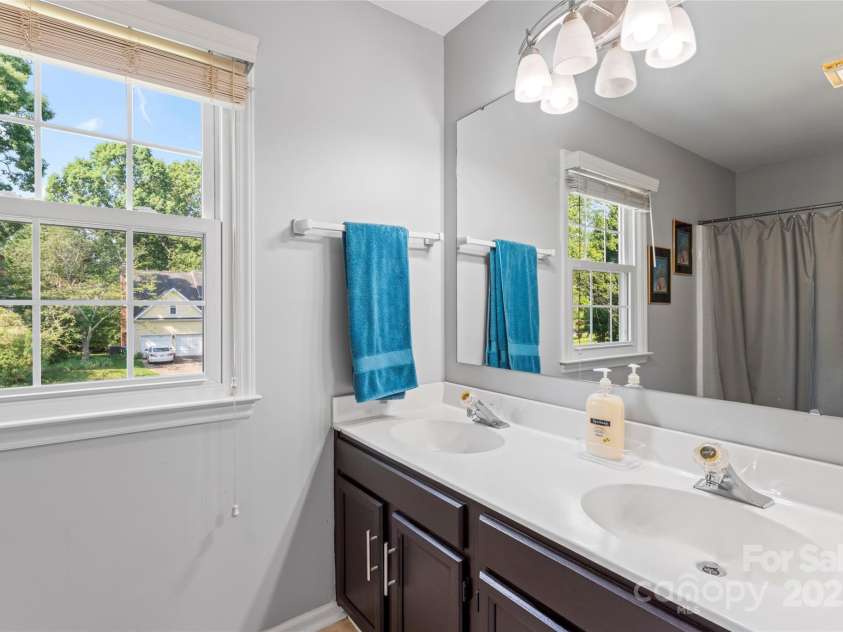 1109 Sunnyview Circle, Matthews, NC 28105.  MLS# CAR4274934, YatesRealty ID 23012. 