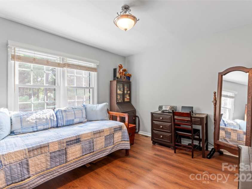 1109 Sunnyview Circle, Matthews, NC 28105.  MLS# CAR4274934, YatesRealty ID 23012. 