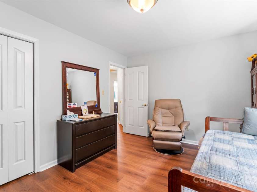 1109 Sunnyview Circle, Matthews, NC 28105.  MLS# CAR4274934, YatesRealty ID 23012. 