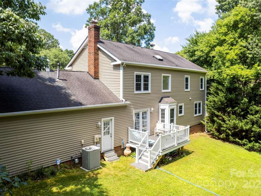 1109 Sunnyview Circle, Matthews, NC 28105.  MLS# CAR4274934, YatesRealty ID 23012. 