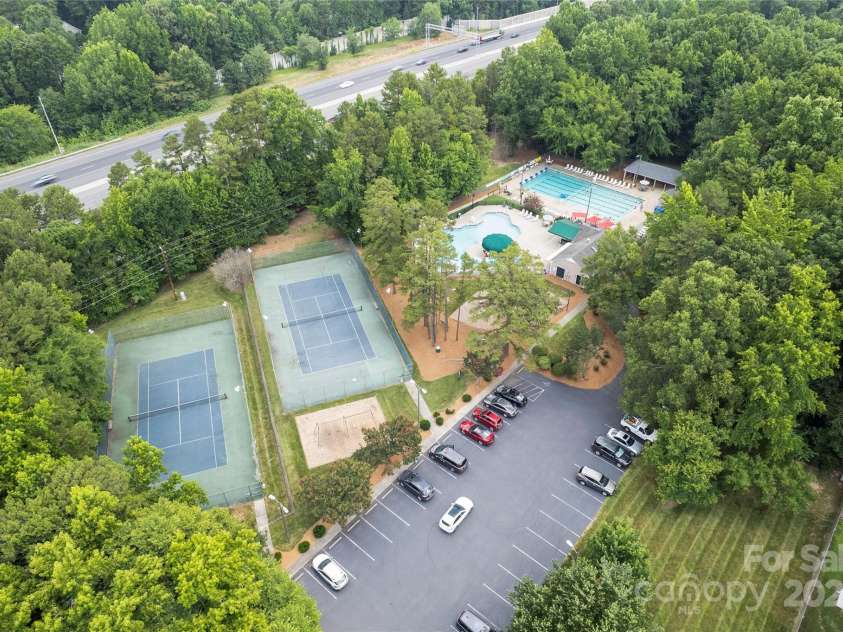 1109 Sunnyview Circle, Matthews, NC 28105.  MLS# CAR4274934, YatesRealty ID 23012. 