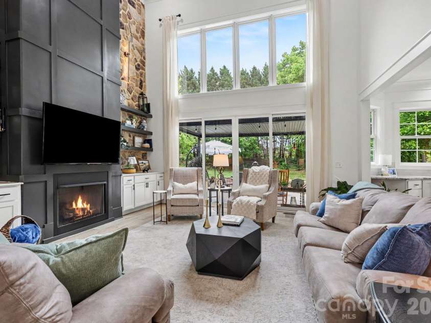209 Glenview Drive, Salisbury, NC 28147.  MLS# CAR4380907, YatesRealty ID 23012. 