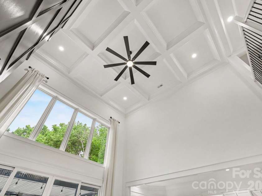 209 Glenview Drive, Salisbury, NC 28147.  MLS# CAR4380907, YatesRealty ID 23012. 