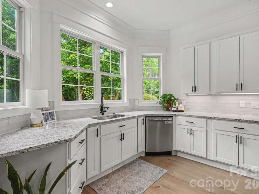 209 Glenview Drive, Salisbury, NC 28147.  MLS# CAR4380907, YatesRealty ID 23012. 