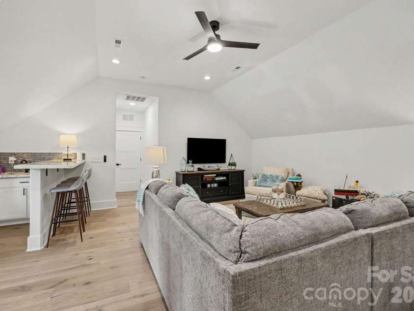 209 Glenview Drive, Salisbury, NC 28147.  MLS# CAR4380907, YatesRealty ID 23012. 