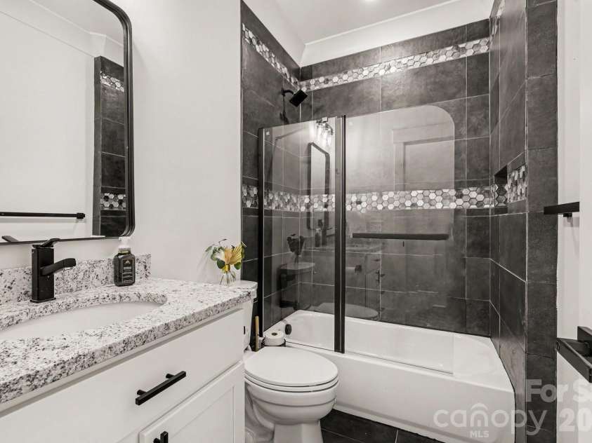 209 Glenview Drive, Salisbury, NC 28147.  MLS# CAR4380907, YatesRealty ID 23012. 