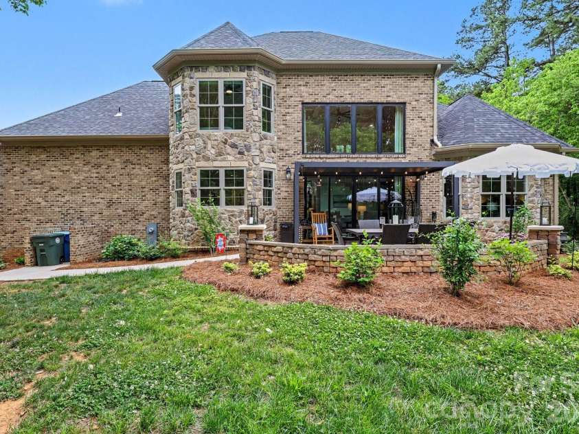 209 Glenview Drive, Salisbury, NC 28147.  MLS# CAR4380907, YatesRealty ID 23012. 