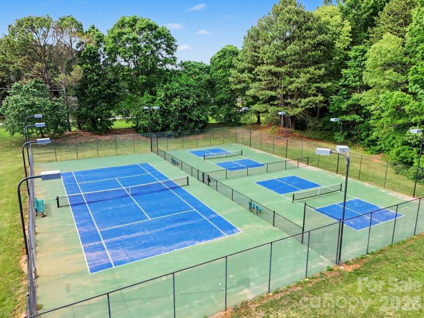 209 Glenview Drive, Salisbury, NC 28147.  MLS# CAR4380907, YatesRealty ID 23012. 