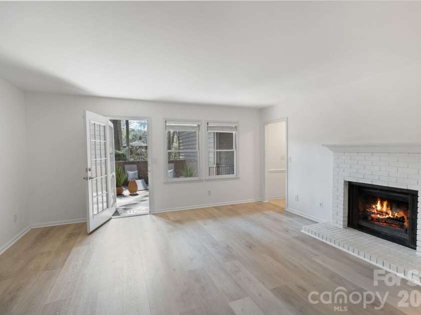 3505 Colony Crossing Drive, Charlotte, NC 28210.  MLS# CAR4361709, YatesRealty ID 23014. ANOTHER ANGLE FROM DINING ROOM
