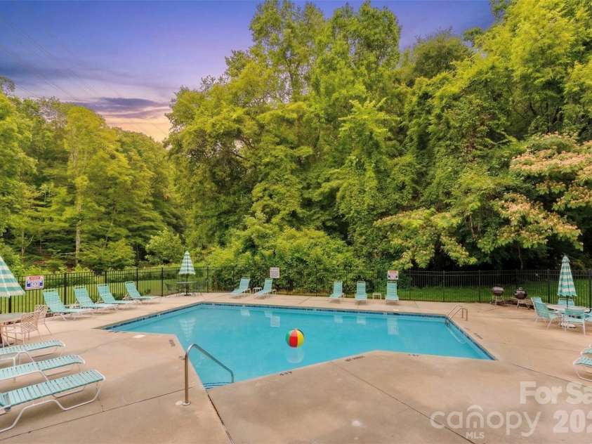 3505 Colony Crossing Drive, Charlotte, NC 28210.  MLS# CAR4361709, YatesRealty ID 23014. COMMUNITY POOL