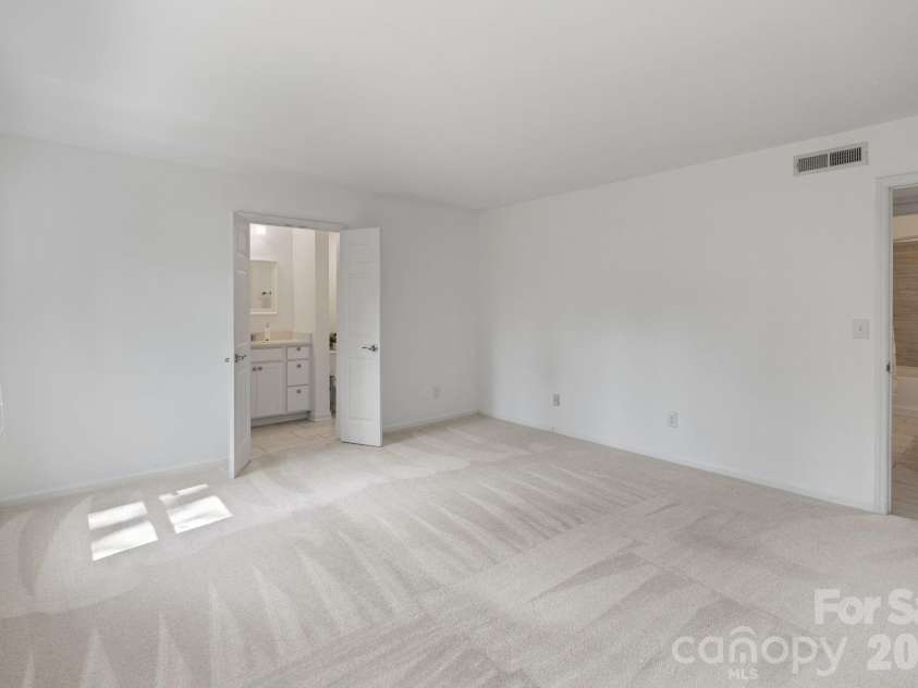 3505 Colony Crossing Drive, Charlotte, NC 28210.  MLS# CAR4361709, YatesRealty ID 23014. PRIMARY BED