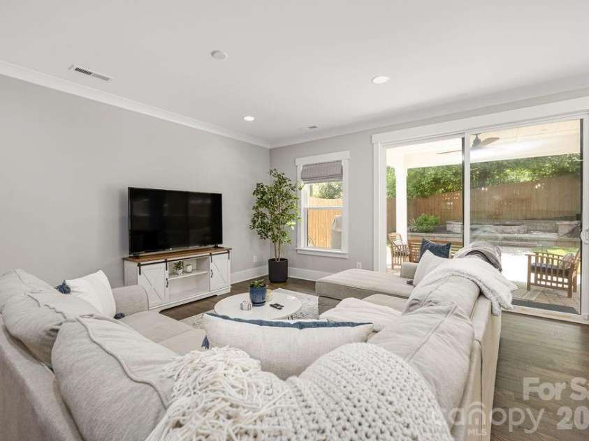 2311 Marlowe Avenue, Charlotte, NC 28208.  MLS# CAR4382270, YatesRealty ID 23016. 