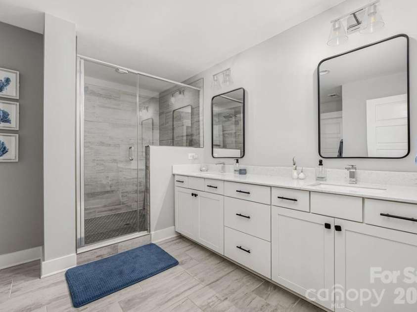 2311 Marlowe Avenue, Charlotte, NC 28208.  MLS# CAR4382270, YatesRealty ID 23016. Primary bath