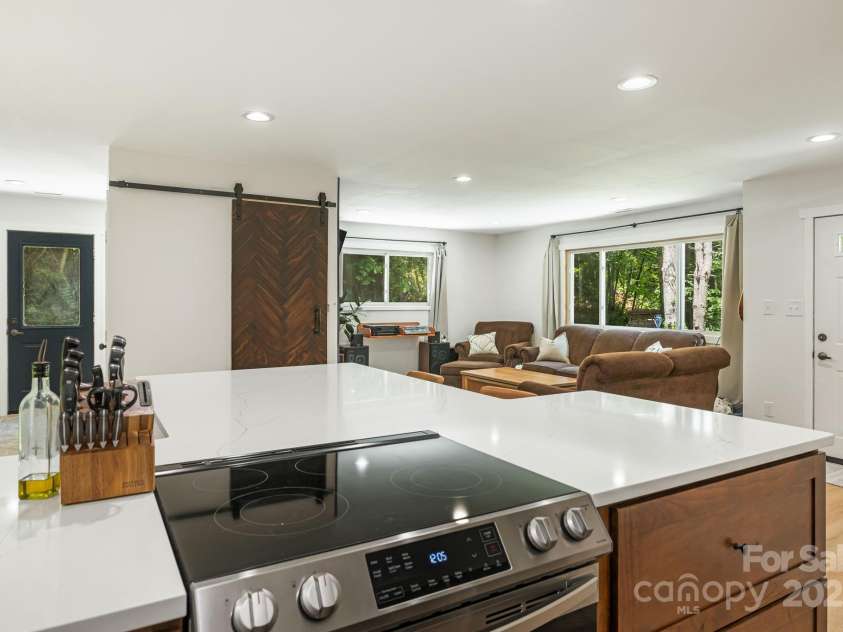 487 Duncan Creek Road, Fletcher, NC 28732.  MLS# CAR4269119, YatesRealty ID 23016. Flowing Eat-In Kitchen with Open Layout