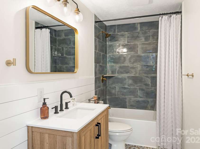487 Duncan Creek Road, Fletcher, NC 28732.  MLS# CAR4269119, YatesRealty ID 23016. Fully Updated Guest Bath with High End Tile & Modern Fixtures