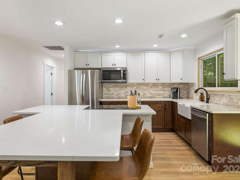 487 Duncan Creek Road, Fletcher, NC 28732.  MLS# CAR4269119, YatesRealty ID 23016. Oversized Eat-In Kitchen Island