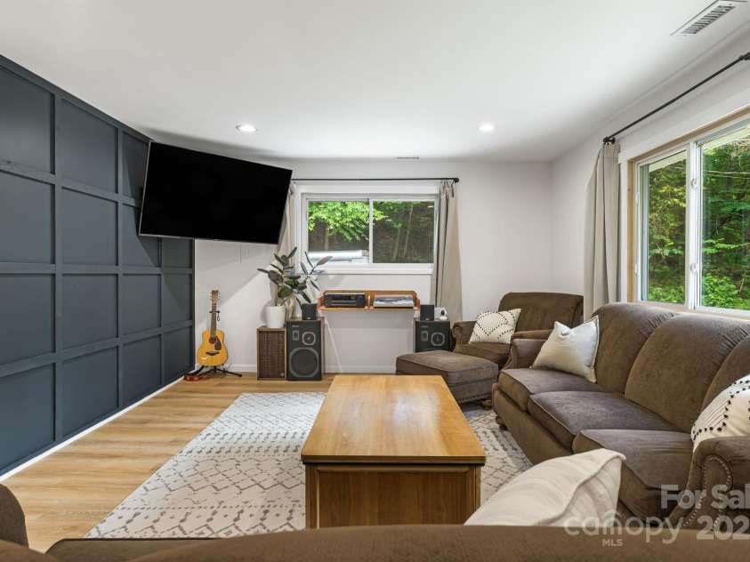 487 Duncan Creek Road, Fletcher, NC 28732.  MLS# CAR4269119, YatesRealty ID 23016. Spacious Living Room