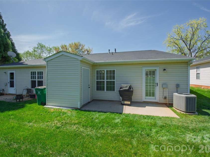 5320 Harris Cove Drive, Charlotte, NC 28269.  MLS# CAR4355819, YatesRealty ID 23017. 