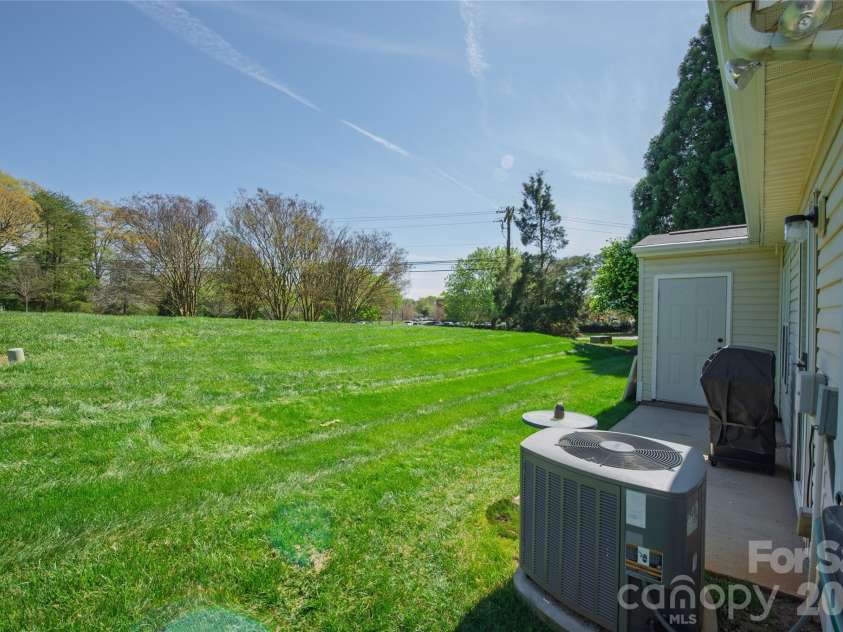 5320 Harris Cove Drive, Charlotte, NC 28269.  MLS# CAR4355819, YatesRealty ID 23017. 