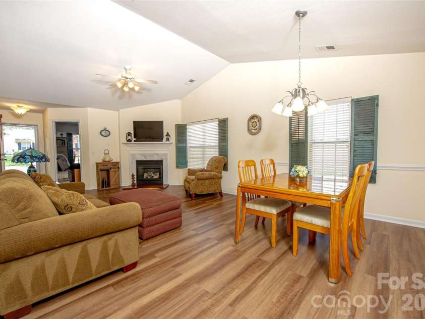 5320 Harris Cove Drive, Charlotte, NC 28269.  MLS# CAR4355819, YatesRealty ID 23017. 