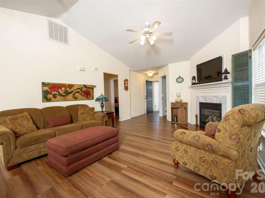 5320 Harris Cove Drive, Charlotte, NC 28269.  MLS# CAR4355819, YatesRealty ID 23017. 