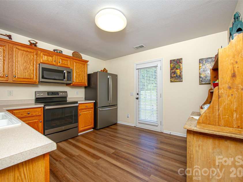 5320 Harris Cove Drive, Charlotte, NC 28269.  MLS# CAR4355819, YatesRealty ID 23017. 