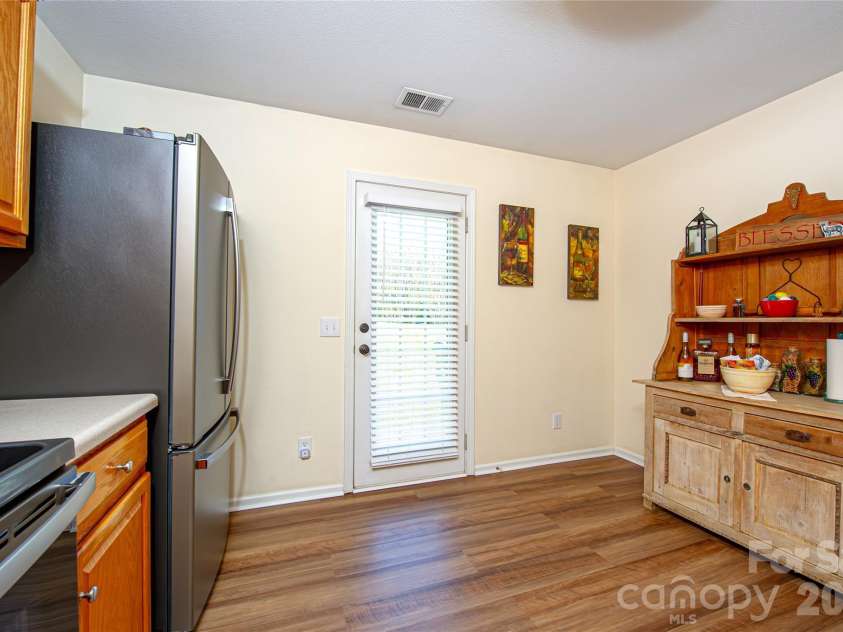 5320 Harris Cove Drive, Charlotte, NC 28269.  MLS# CAR4355819, YatesRealty ID 23017. 