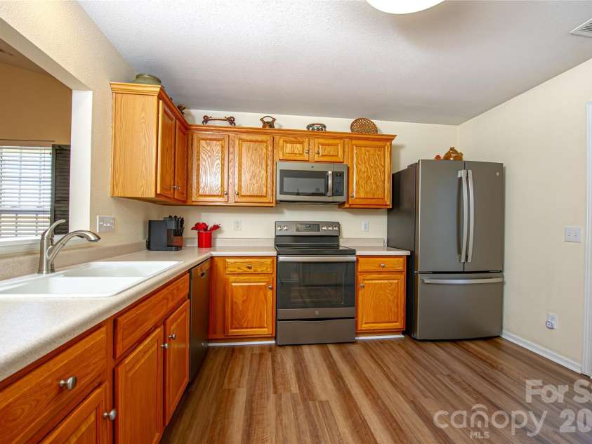 5320 Harris Cove Drive, Charlotte, NC 28269.  MLS# CAR4355819, YatesRealty ID 23017. 
